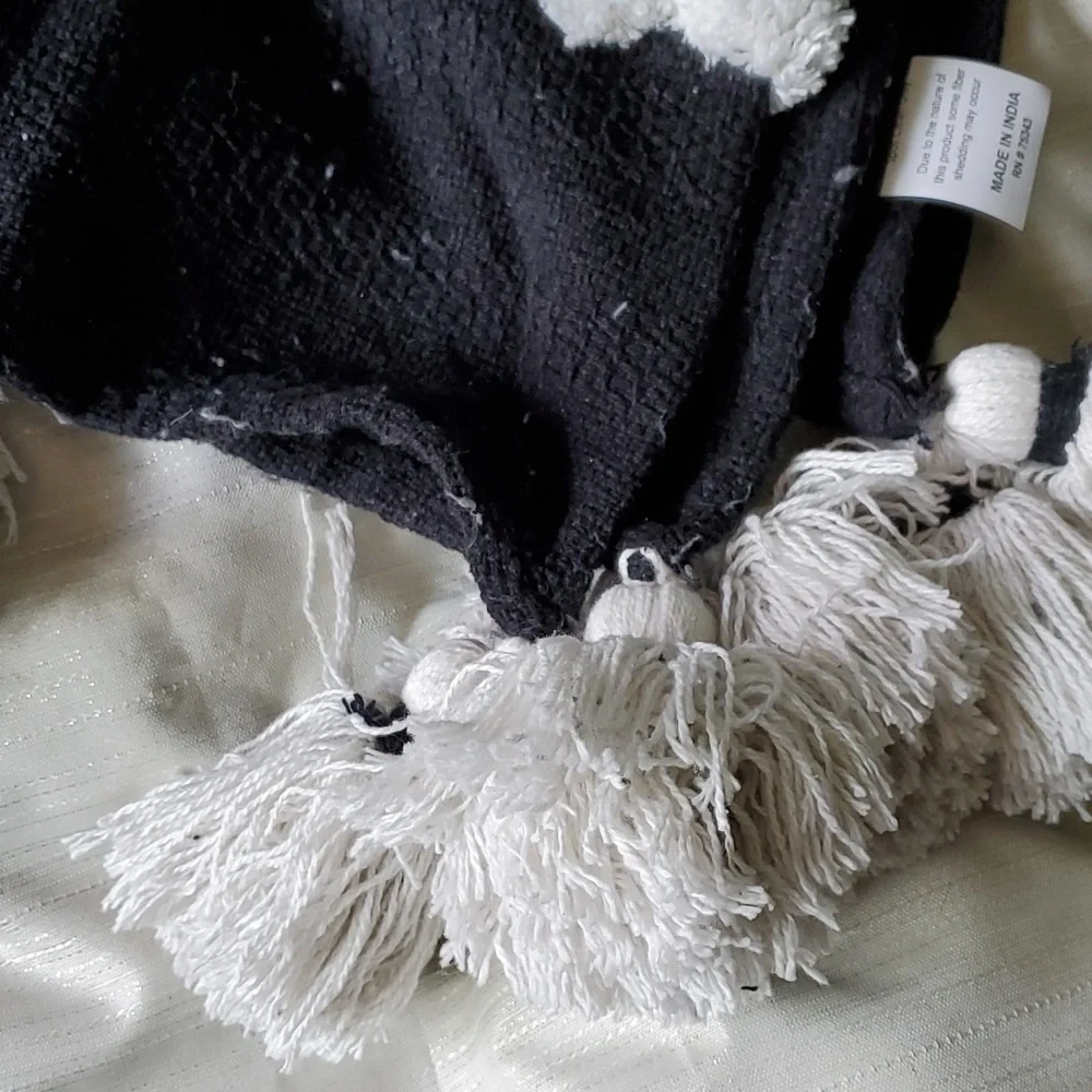 Rachel Zoe Yarn Ghost Throw Blanket - Picture 6 of 8